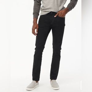 EUC men’s J. Crew straight leg classic distressed black jean